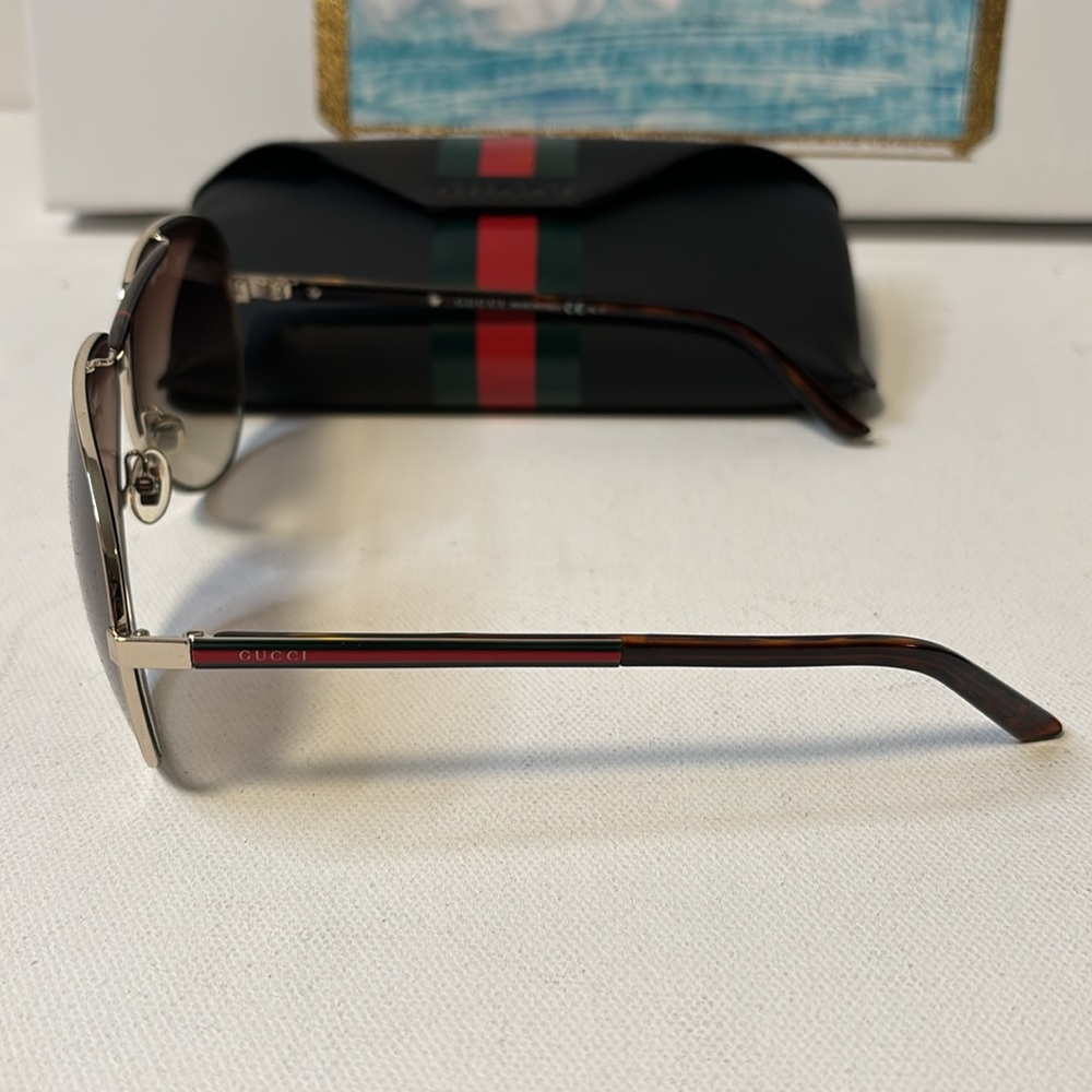 COPY - Shelly Drop Gucci Sunglasses with Case - Picture 4 of 8